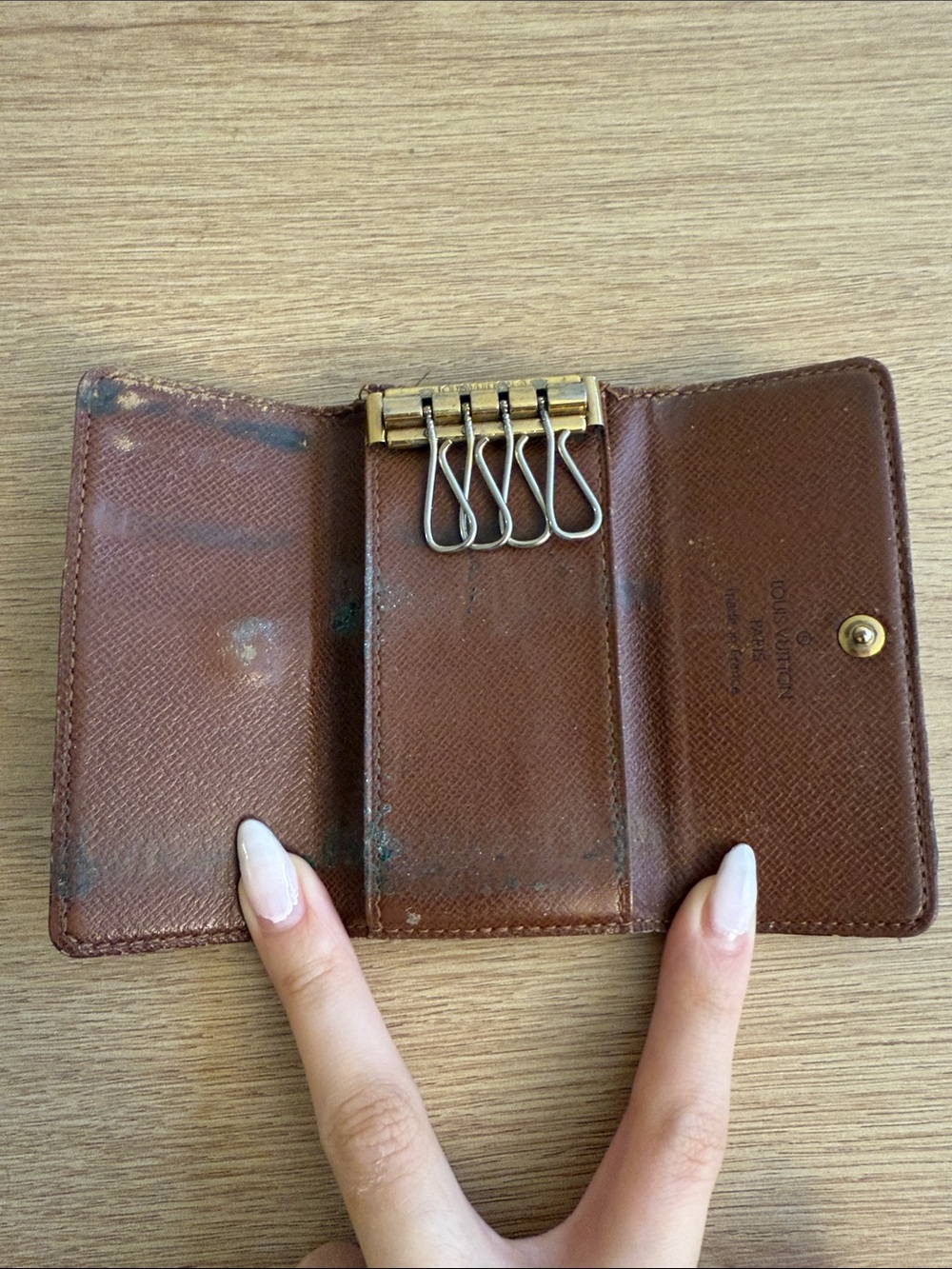 Louis Vuitton Monogram 4 Key Holder - Picture 2 of 9
